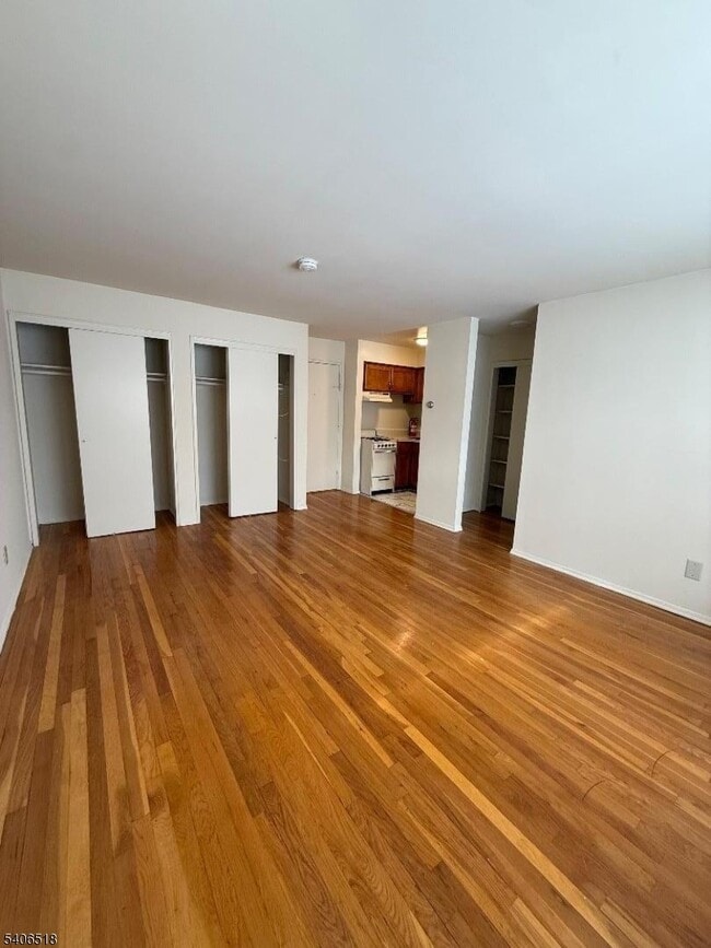 Building Photo - 573 Broughton Ave