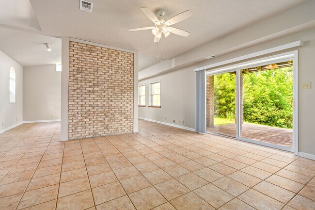 Building Photo - 936 Girls Ranch Rd