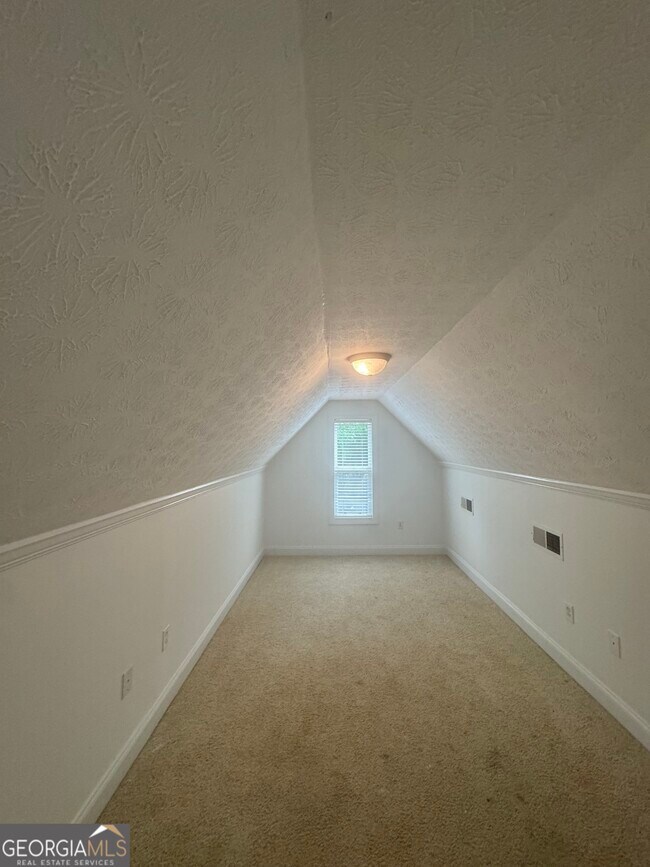Building Photo - 327 Lakeridge Dr