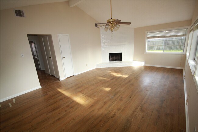 Building Photo - 5302 Town Park Blvd