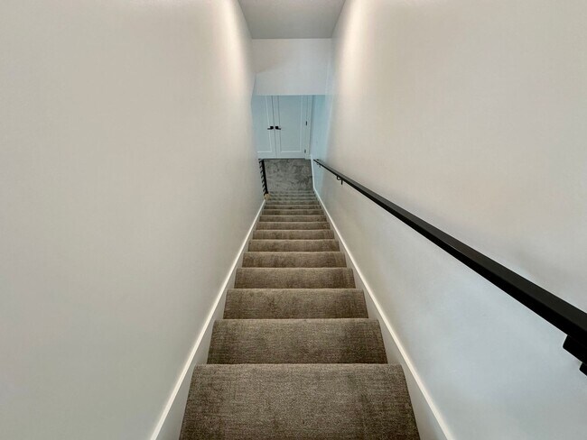 Building Photo - Gorgeous 5 Bed 3.5 Bath Home at Daybreak I...