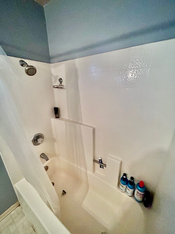 Building Photo - 23604 Tarara Dr