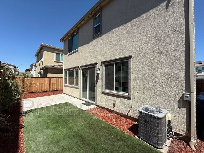 Building Photo - 1724 Jade Pl