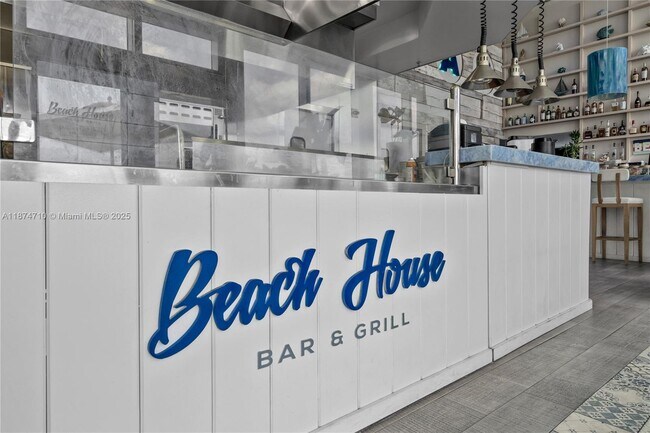 Building Photo - 15811 Collins Ave