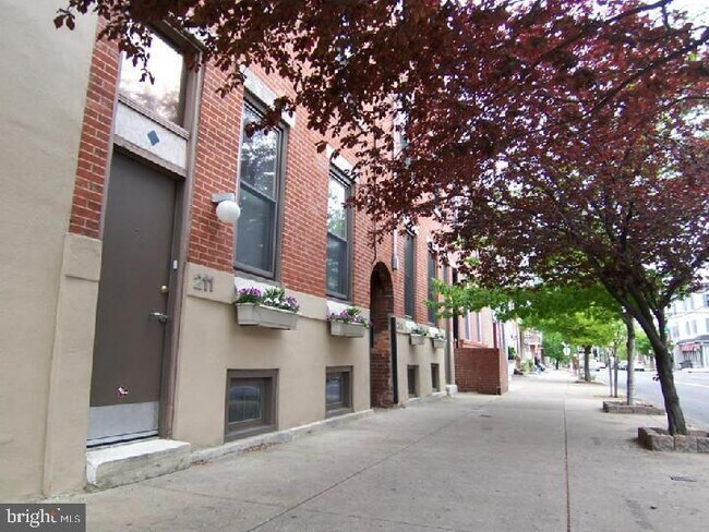Building Photo - 213 Christian St