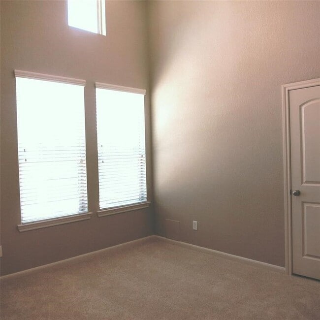 Building Photo - 219 Biltmore Loop