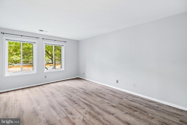 Building Photo - 11401 Commonwealth Dr