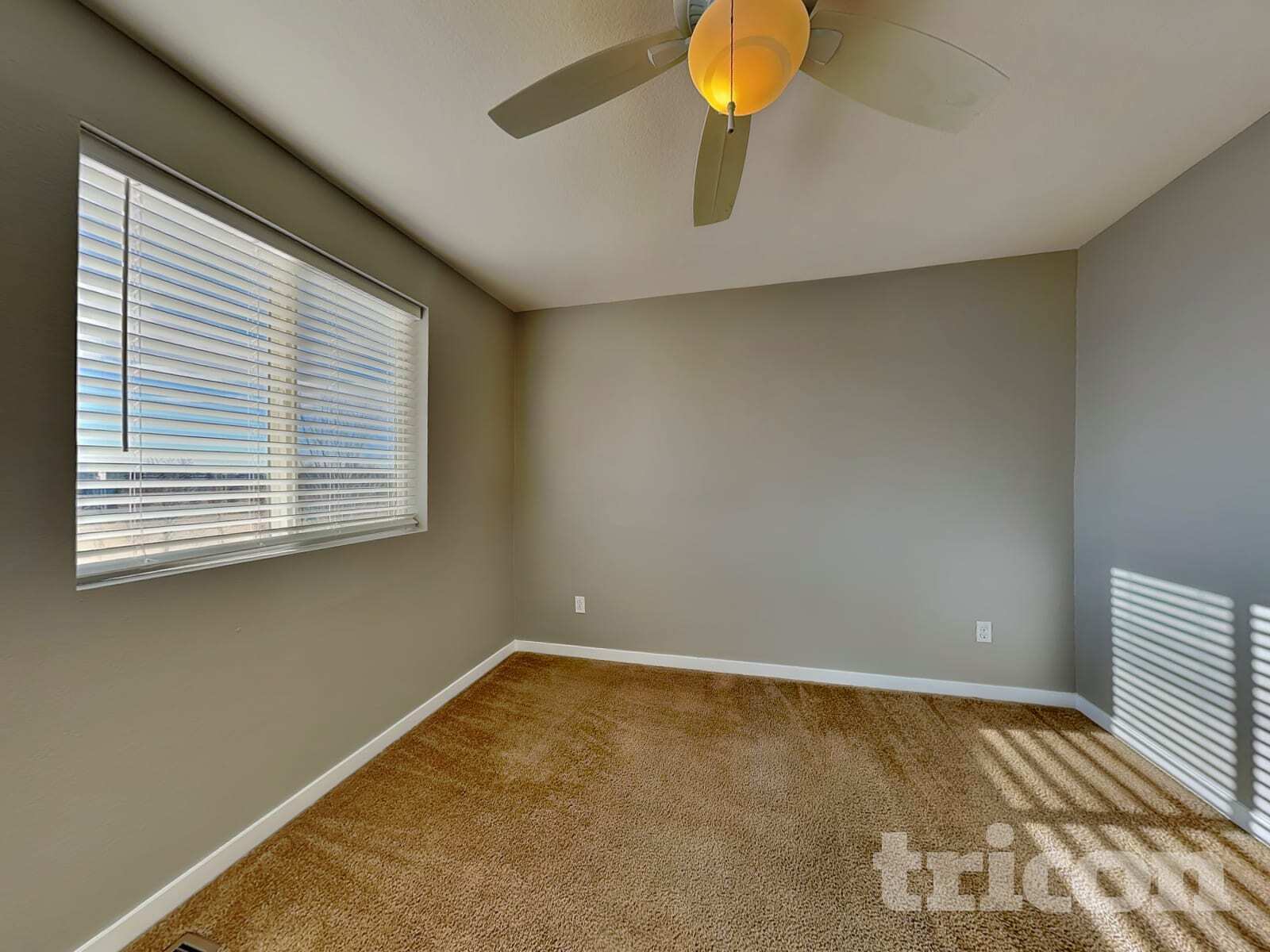 Building Photo - 10239 Southlawn Cir