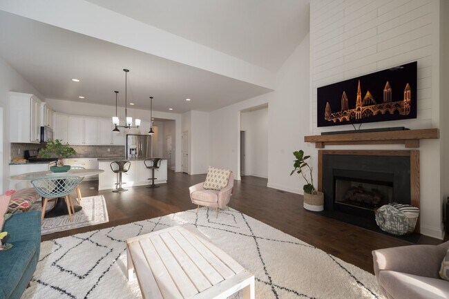 Building Photo - **LIKE NEW EXECUTIVE HOME IN A CUL-DE-SAC ...