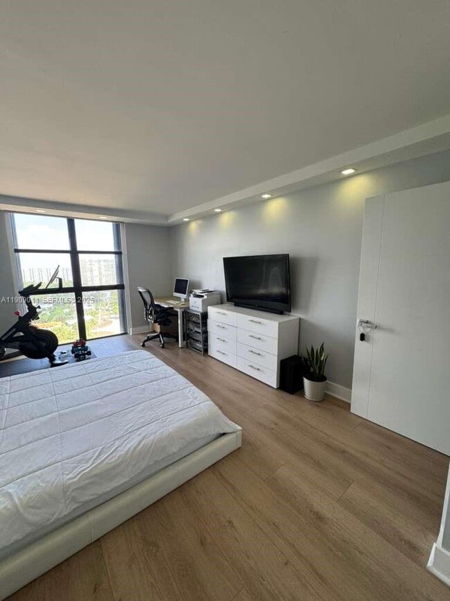 Building Photo - 4000 Towerside Terrace