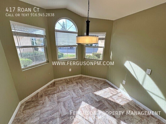 Building Photo - 417 Roan Ct