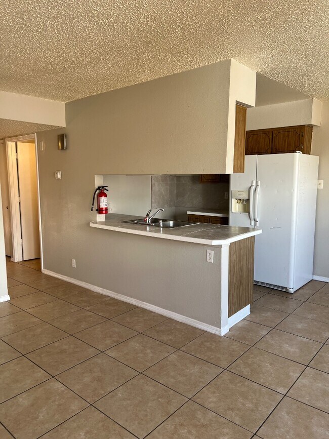 Building Photo - 920 San Pedro Dr SE
