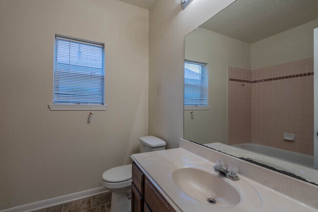 Building Photo - 17030 Macleish Dr