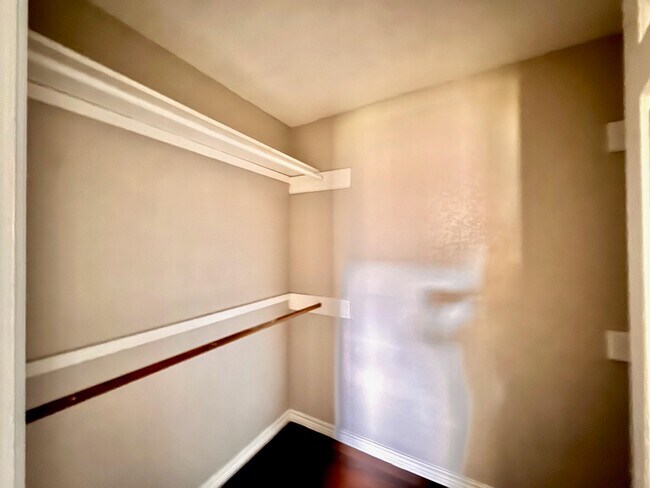 Building Photo - 200 Martingale