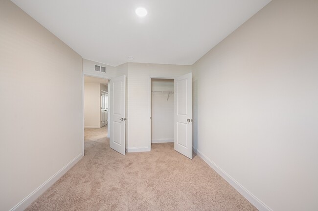 Building Photo - 3 Bedroom Townhome with Garage Angier