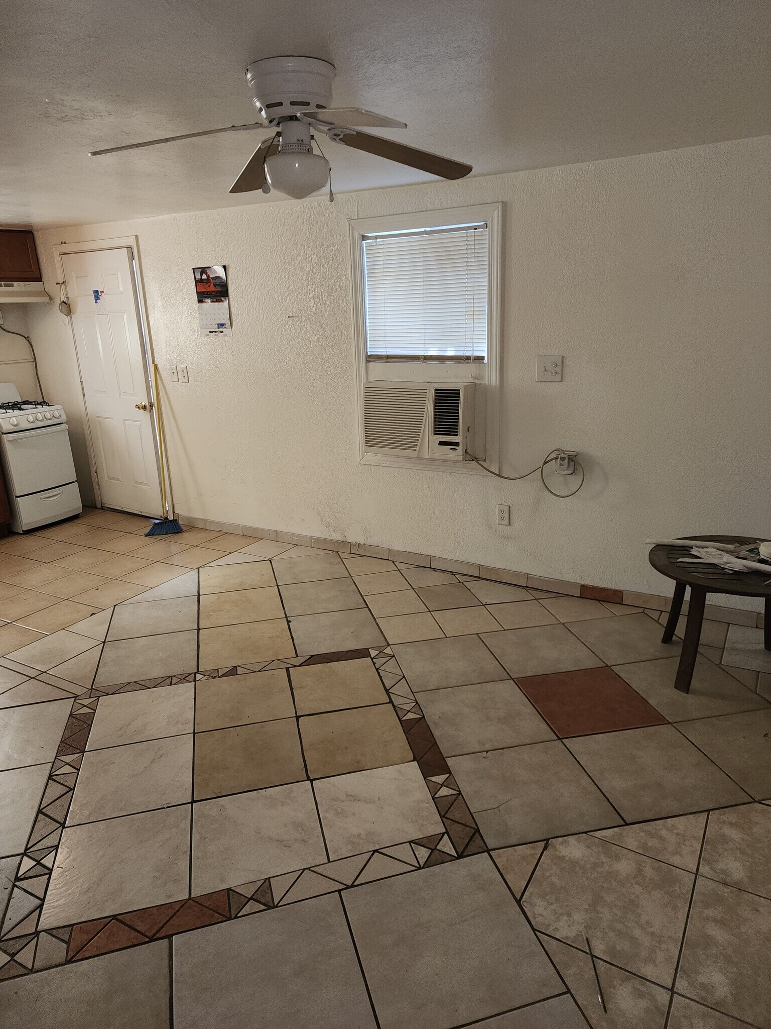 Building Photo - 320 E Ajo Way