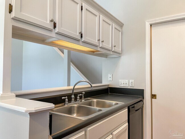 Building Photo - 7045 Weatherwood Dr