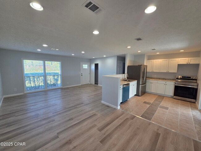 Building Photo - 303 S Gay Ave