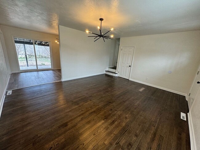 Building Photo - Beautiful 3/2 in Independence