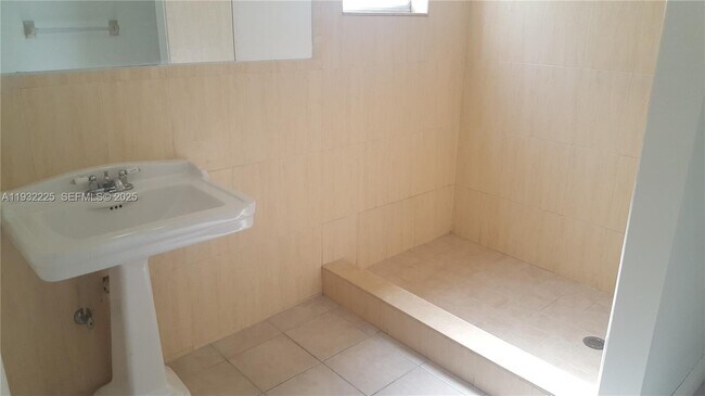 Building Photo - 11860 SW 92nd Ln