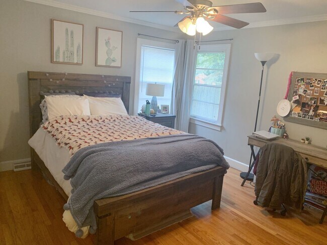 Building Photo - Beautiful 4 Bedroom 2 Bathroom home in the...