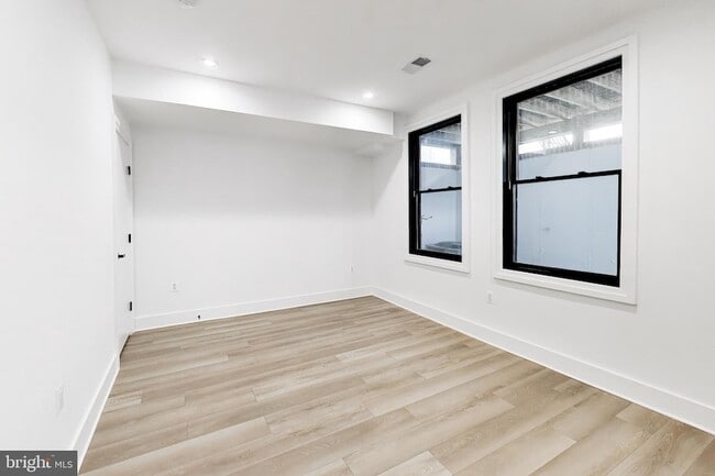 Building Photo - 4411 1/2 Illinois Ave NW Unit UNIT B