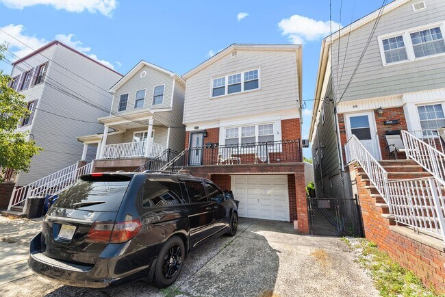 Building Photo - 50 Cottage St