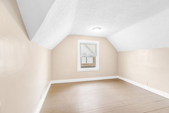 Building Photo - 23 Biltmore St