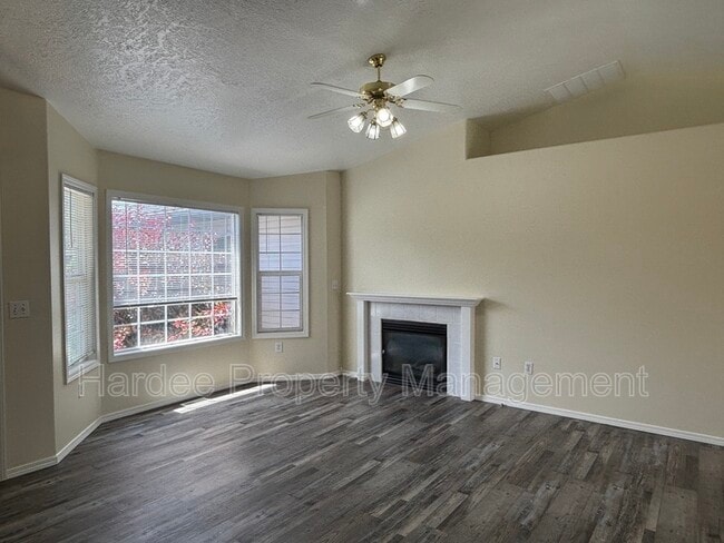 Building Photo - 10764 W Goldenrod Ave