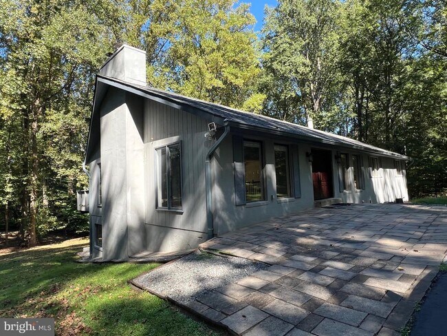 Building Photo - 247 Springvale Rd