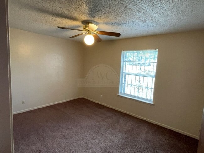 Building Photo - 1502 Linda Ln
