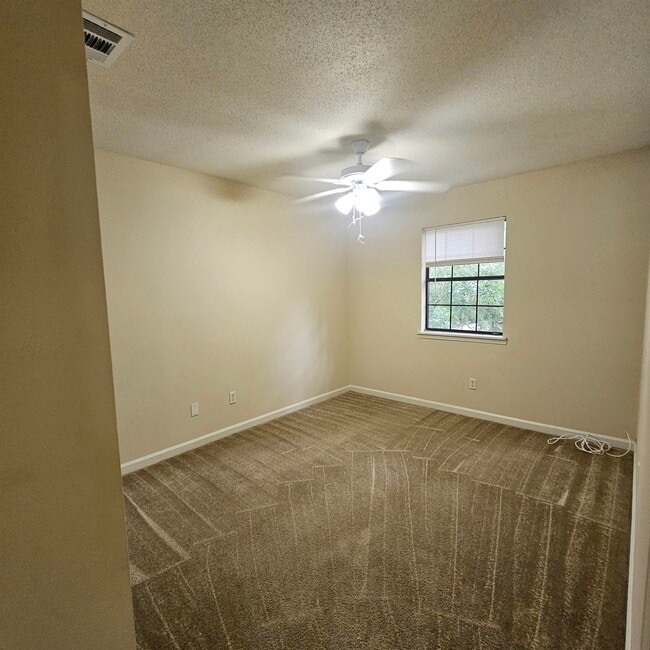 Building Photo - 3701 Donovan Dr