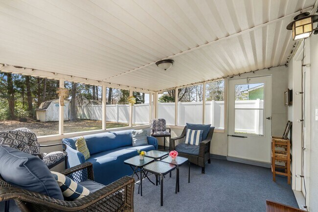 Building Photo - 4 Bed/2 Bath Furnished Single Family Home in Surfside 1 Mile to the Beach By Golf Cart!