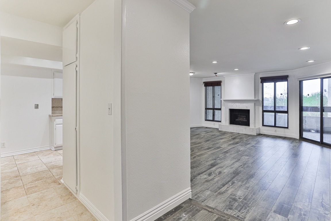 Building Photo - 222 N Rose St