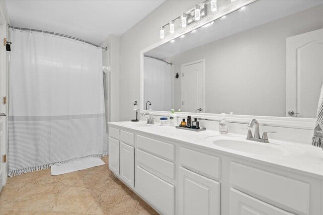 Building Photo - 7312 E Ben White Blvd