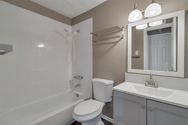 Building Photo - 5727 Richmond Ave