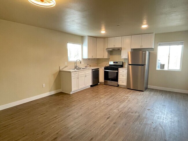 Building Photo - 1417 Shoshone St