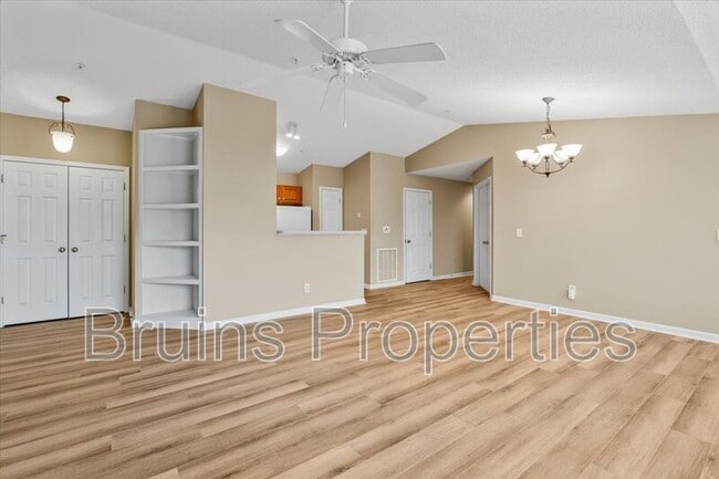 Building Photo - 6113 Hedgecock Cir