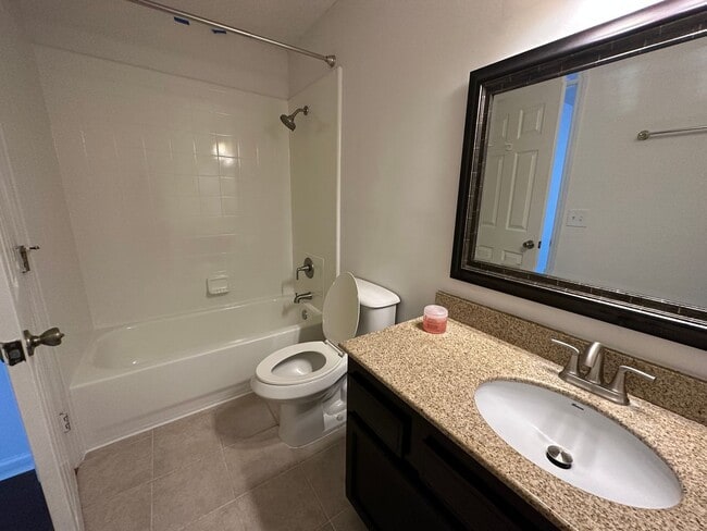 Building Photo - Beautiful 3Bed 2Bath in Hunters Ridge!