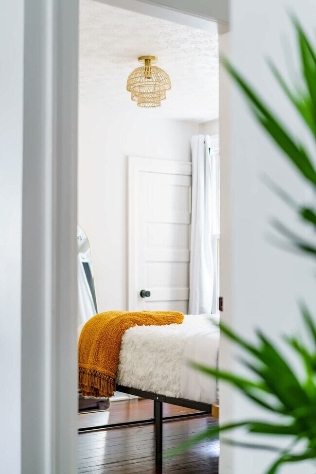 Building Photo - 33 Lundy St