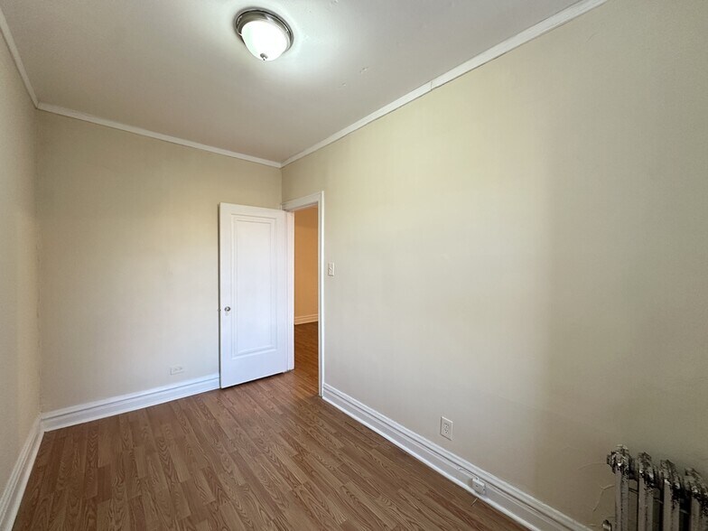 Building Photo - 4834 N Damen Ave