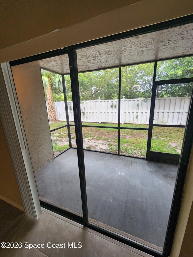 Building Photo - 1602 University Ln