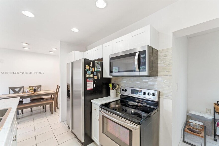 Building Photo - 1111 NE 211th Terrace