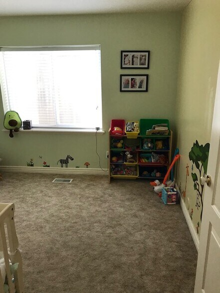 Primary Photo - 562 E 720 N