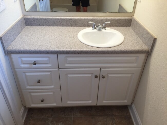 Building Photo - 4bed/4bath in Eagles Landing for JULY!