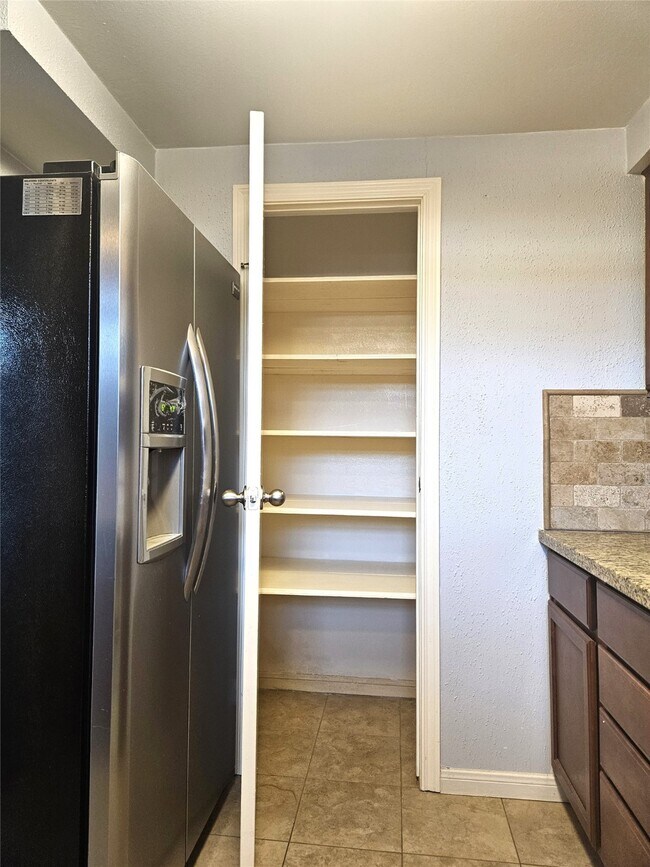 Building Photo - 11710 Southlake Dr