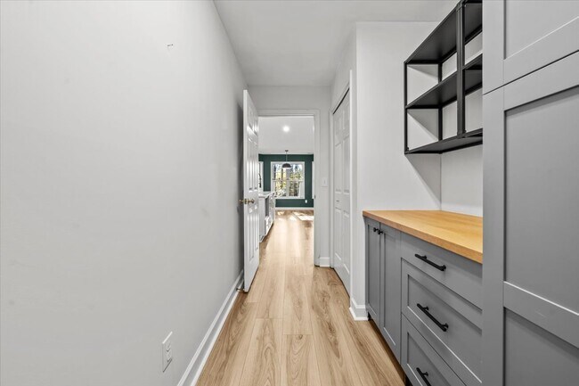 Building Photo - 43 S Lakeshore Dr