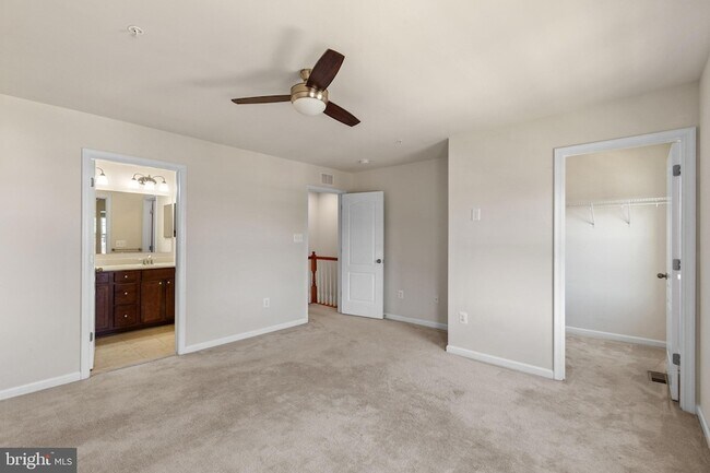 Building Photo - 5345 Tweeddale Pl