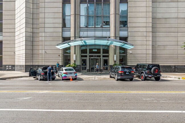 Building Photo - 512 N McClurg Ct