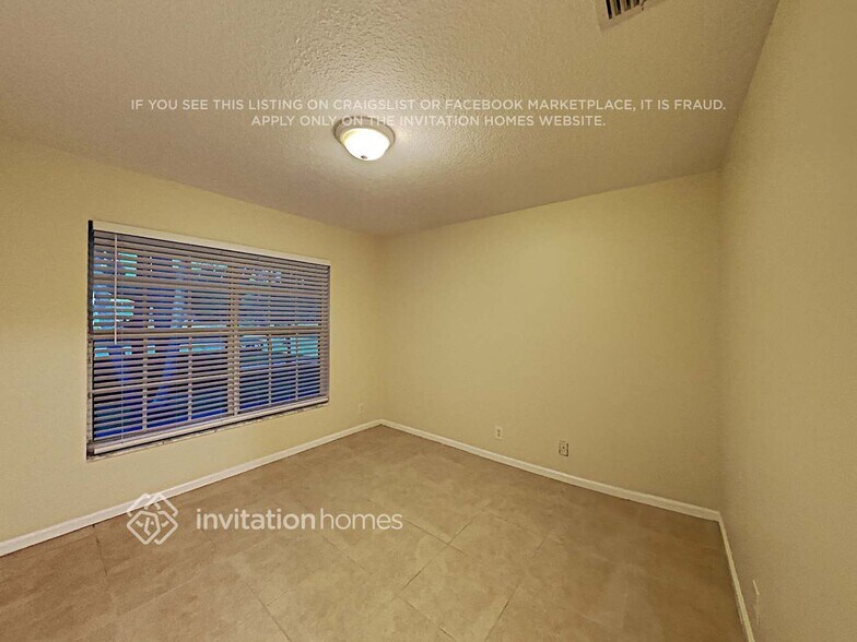 Building Photo - 14822 Paddock Dr